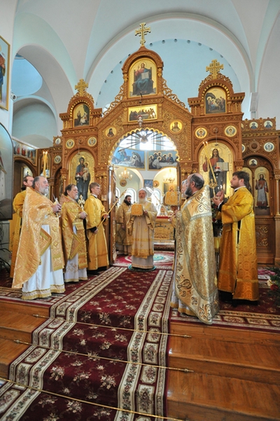 Velikiy-vhod-na-Bozhestvennoy-Liturgii 2 res